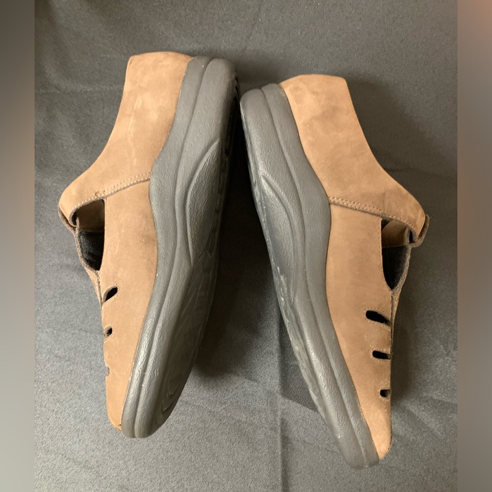 Naturalized Brown Suede Women’s Shoes.Condition Good Size 8.5 - Picture 2 of 5
